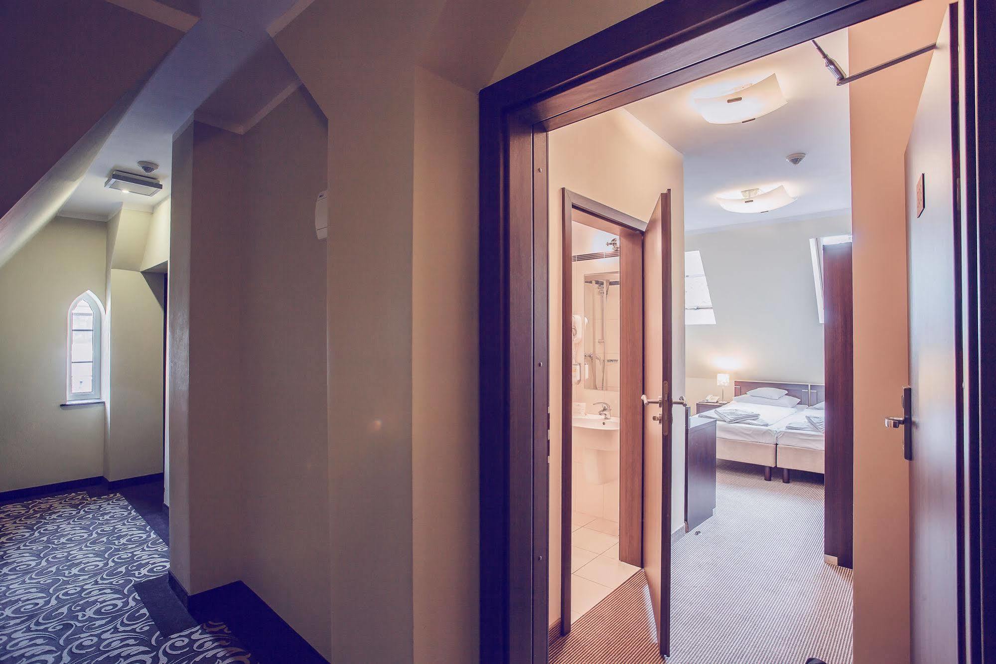 Hotel Niemcza Wino & Spa Dış mekan fotoğraf