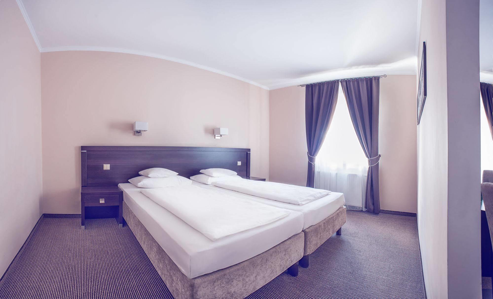 Hotel Niemcza Wino & Spa Dış mekan fotoğraf